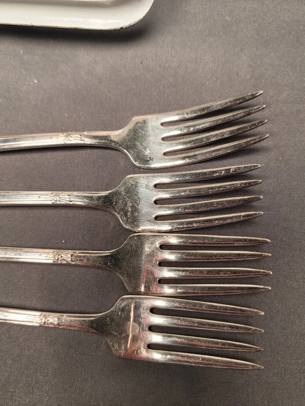 Vintage Wm Rogers Mountain Rose Decorative Silver Plated Dinner Forks. Set of 4